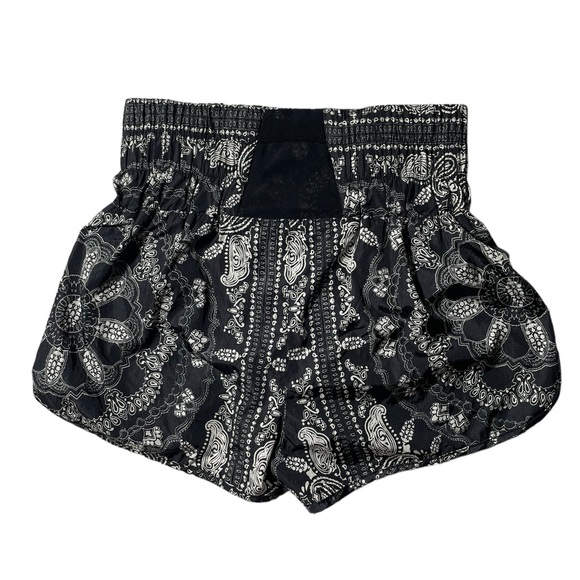 Free People Movement The Way Home Black Bandana Paisley Print Lined Shorts Med - Picture 3 of 10